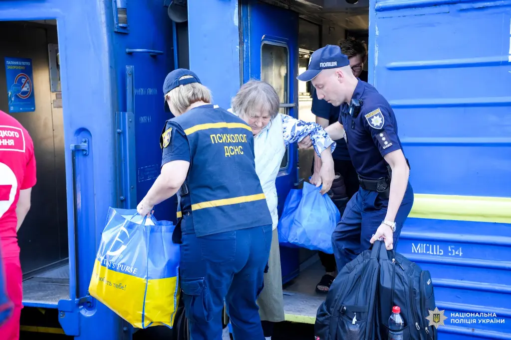 У Рівному прийняли ще один евакуаційний потяг із Донеччини У Рівному прийняли ще один евакуаційний потяг із Донеччини