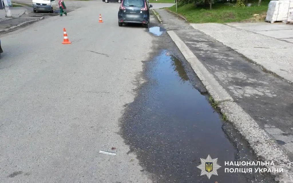 У Млинові автомобіль збив 13-річного хлопця: дитину госпіталізували