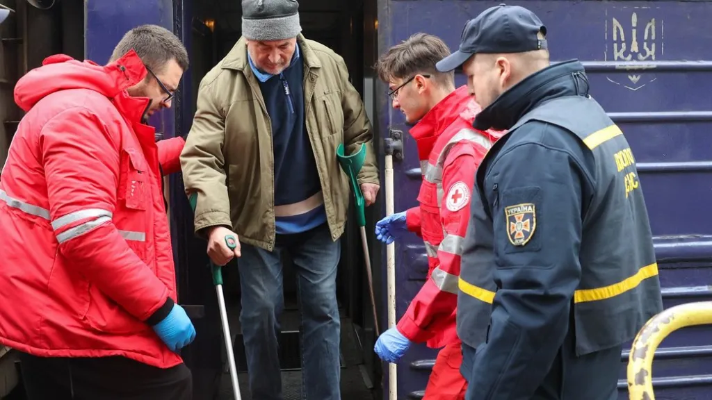 На Рівненщину прибув 31-й евакуаційний потяг з Донеччини: прийняли 23 переселенці