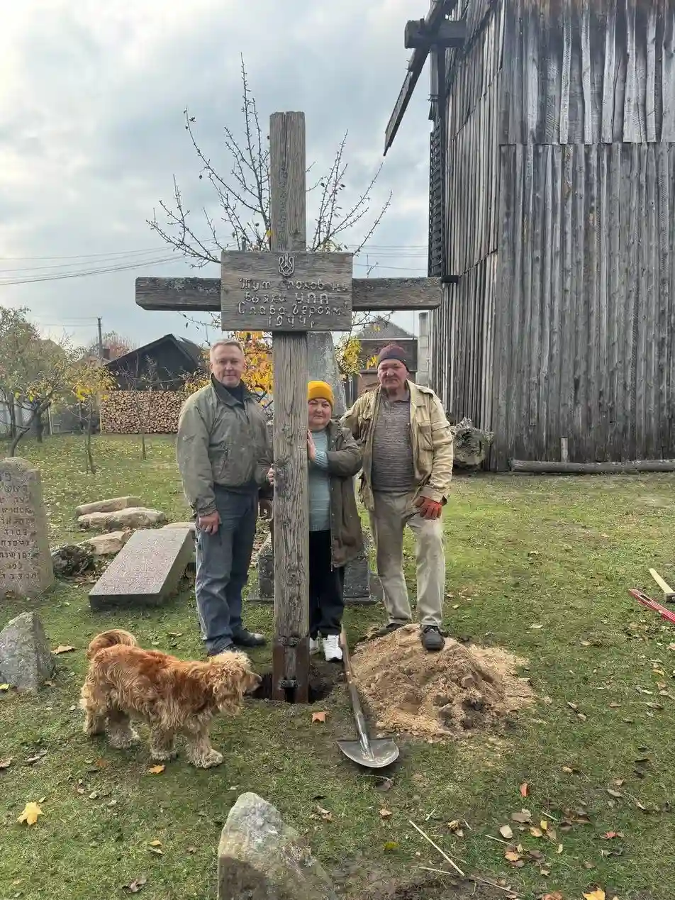 Історичний хрест з поховання воїнів УПА встановили в музеї на Рівненщині