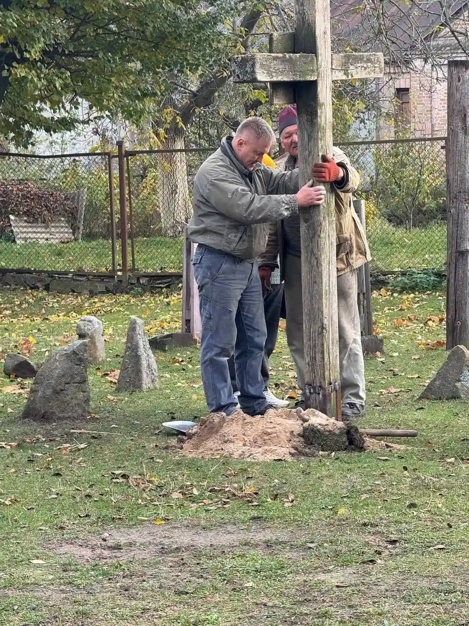 Історичний хрест з поховання воїнів УПА встановили в музеї на Рівненщині