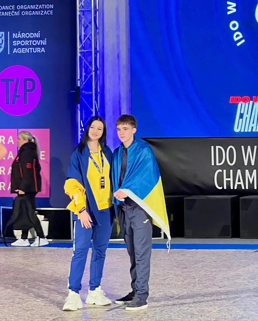 Рівненський танцівник Лев Пилипюк вивів український прапор до фіналу Чемпіонату світу зі степу