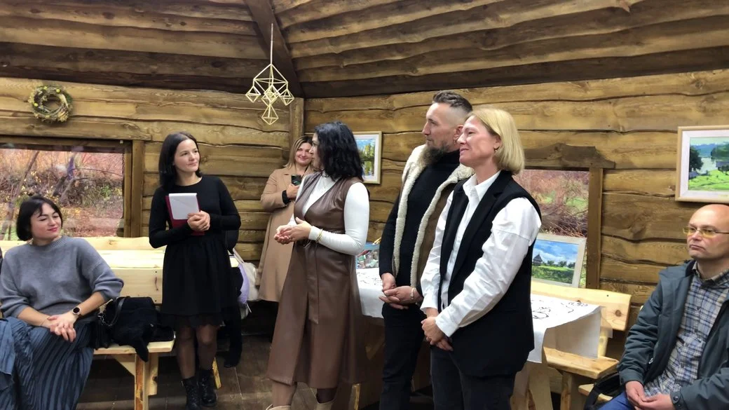 У Рівному відкрили дерев’яну “Світлицю” для зимових активностей у парку “Оствиця”