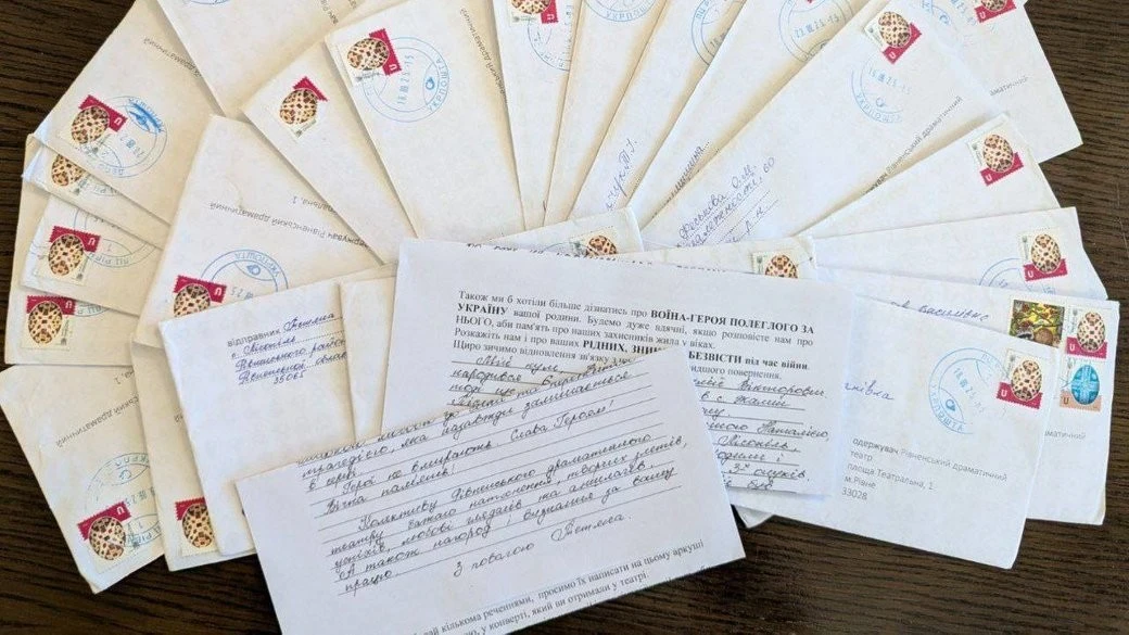 Книга пам’яті в Рівному: історії загиблих військових збирають у театральних конвертах Книга пам’яті в Рівному: історії загиблих військових збирають у театральних конвертах