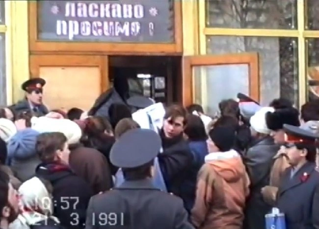 Рівне 90-х: кросівки як предмет справжньої боротьби Рівне 90-х: кросівки як предмет справжньої боротьби