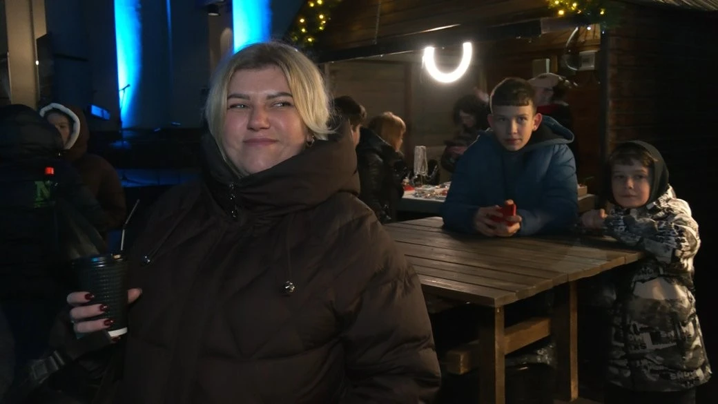 У Рівному запалили головну різдвяну ялинку: стартував масштабний “Скрудж Фест”
