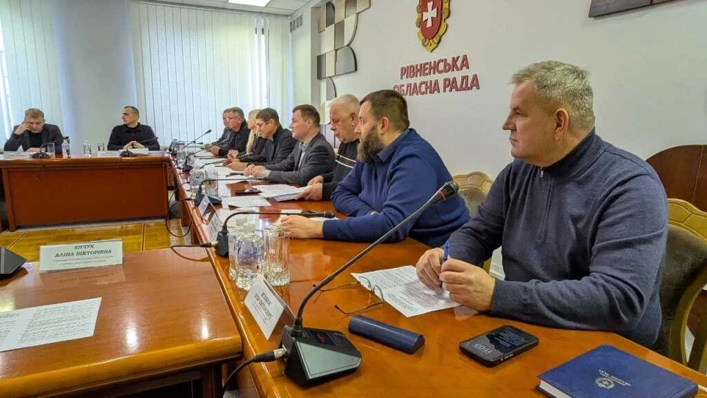 Депутати Рівненщини розпочали роботу у постійних комісіях облради