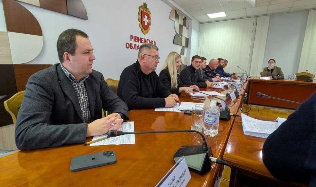 Депутати Рівненщини розпочали роботу у постійних комісіях облради