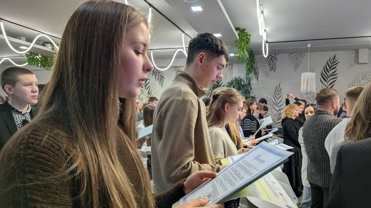 На Рівненщині стартує проєкт «Шкільний Омбудсман»: перші 85 учасників отримали посвідчення