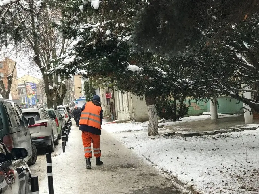 Рівненщина під снігом: понад 80 дорожників забезпечують проїзд на автошляхах
