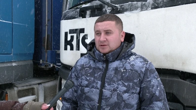 Водії вантажівок обурені обмеженням руху через негоду на Рівненщині