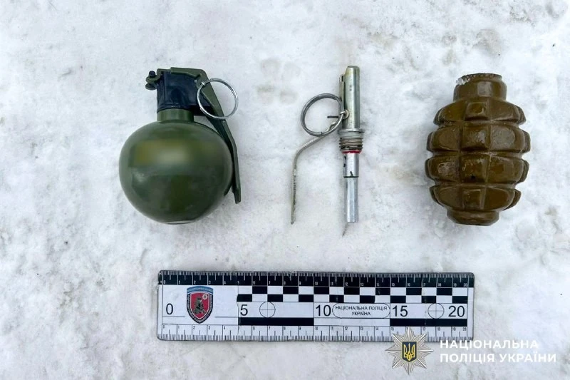 У Рівному поліція затримала чоловіка з бойовою гранатою та боєприпасами