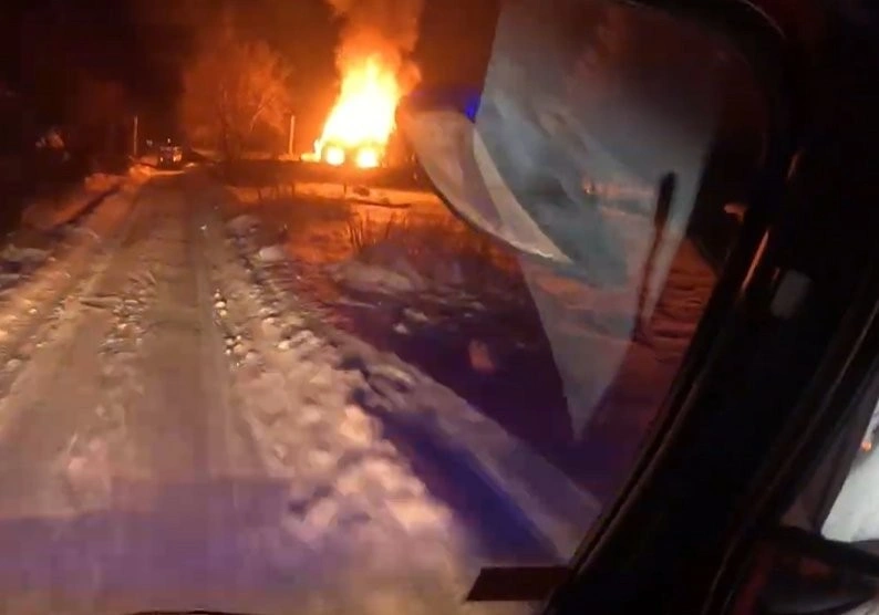 Нічна трагедія у Дібрівці: пожежа забрала життя пенсіонера та спопелила будинок
