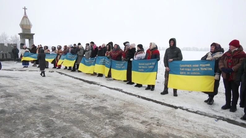 Рукостискання через кордон: як Рівненщина та Житомирщина відзначили День Соборності