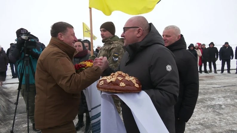 Рукостискання через кордон: як Рівненщина та Житомирщина відзначили День Соборності
