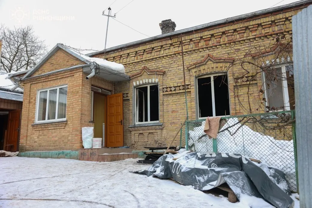 Трагедія на вулиці Васильєва:пожежа в рівненському будинку забрала життя двох пенсіонерів