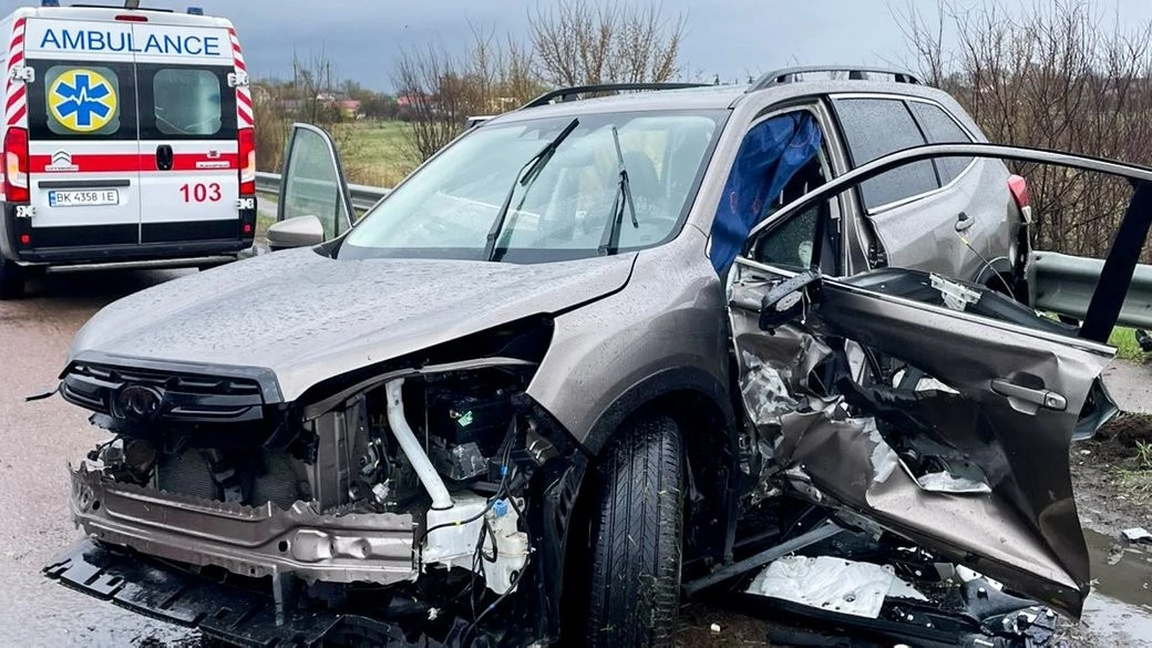 Смертельна автотроща на Рівненщині: водій Subaru загинув після зіткнення з відбійником Смертельна автотроща на Рівненщині: водій Subaru загинув після зіткнення з відбійником