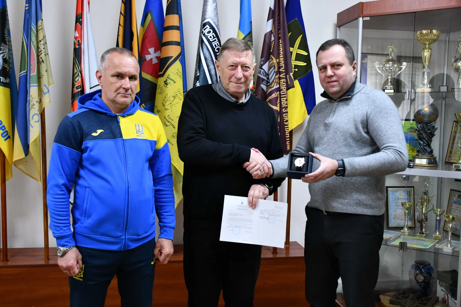 Визнання за внесок у спорт: Рівненська облрада нагородила ветерана футболу Олександра Гіля Визнання за внесок у спорт: Рівненська облрада нагородила ветерана футболу Олександра Гіля