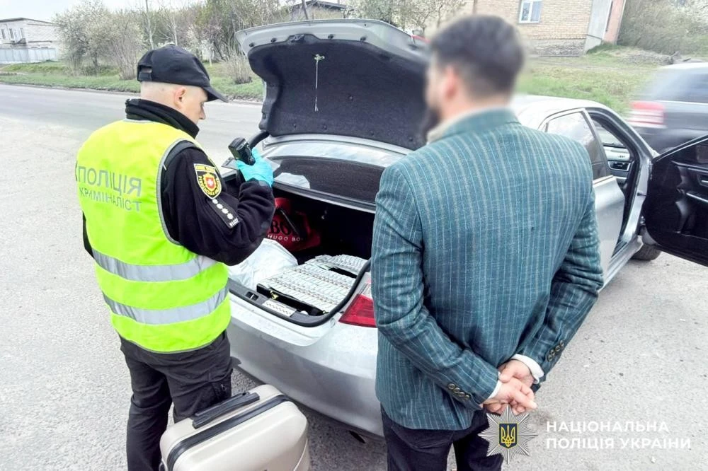 Спецоперація у Рівному: поліція затримала іноземця за зухвалу крадіжку у дубенського пенсіонера Спецоперація у Рівному: поліція затримала іноземця за зухвалу крадіжку у дубенського пенсіонера