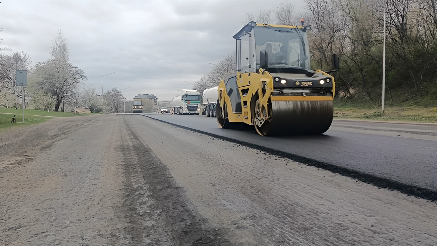 Понад 360 тисяч квадратів: як на Рівненщині оновлюють державні траси Рівняни вчаться жити у довгій війні: як змінилися психологічні потреби тилу
