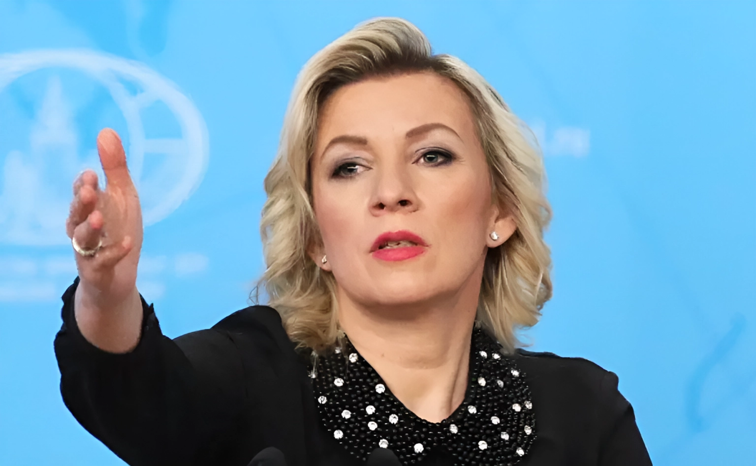 Іноземних дипломатів закликають негайно покинути Київ через загрозу ударів РФ Іноземних дипломатів закликають негайно покинути Київ через загрозу ударів РФ