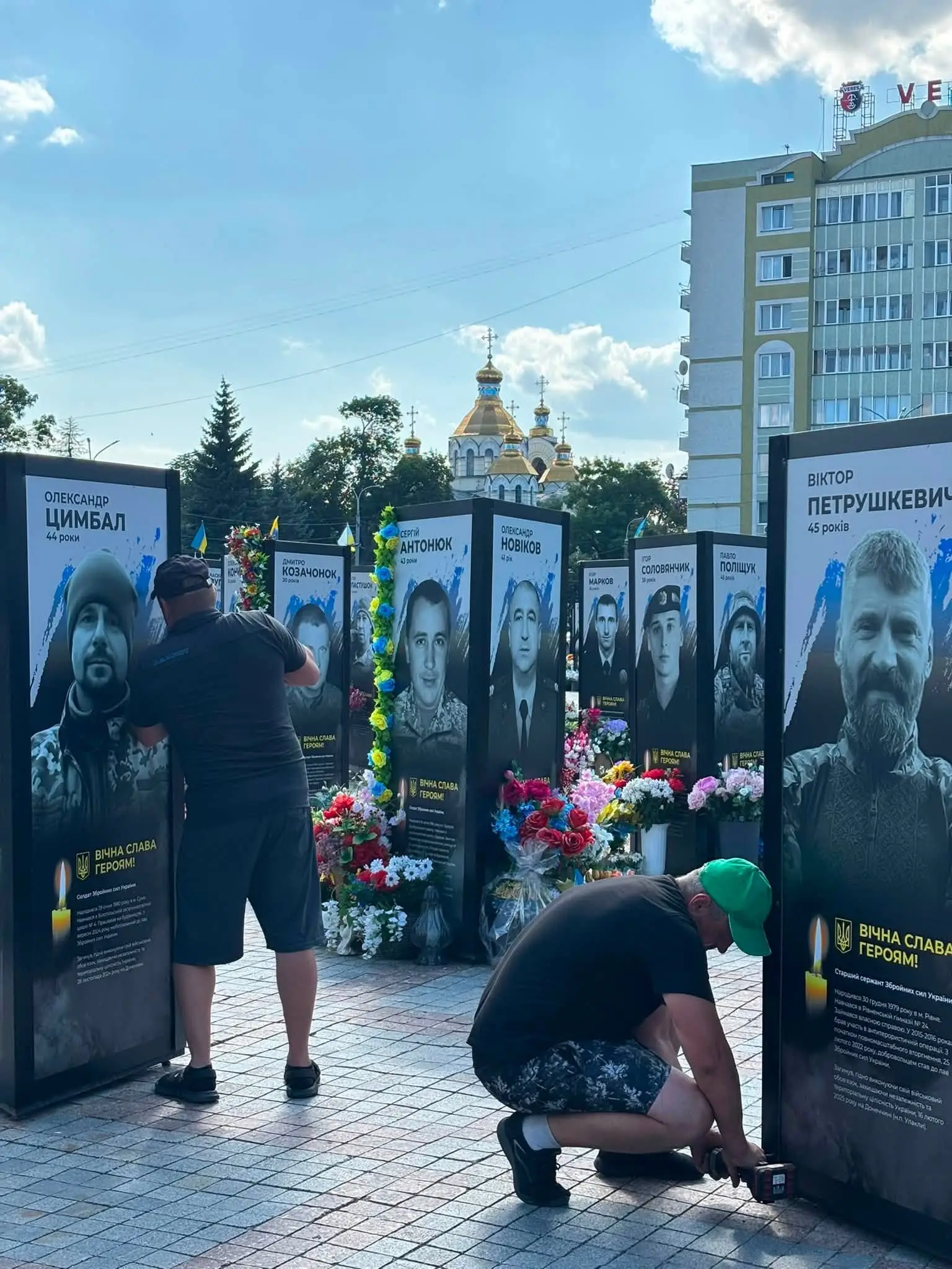 Пам’ять про Героїв: на майдані Незалежності додали нові меморіали