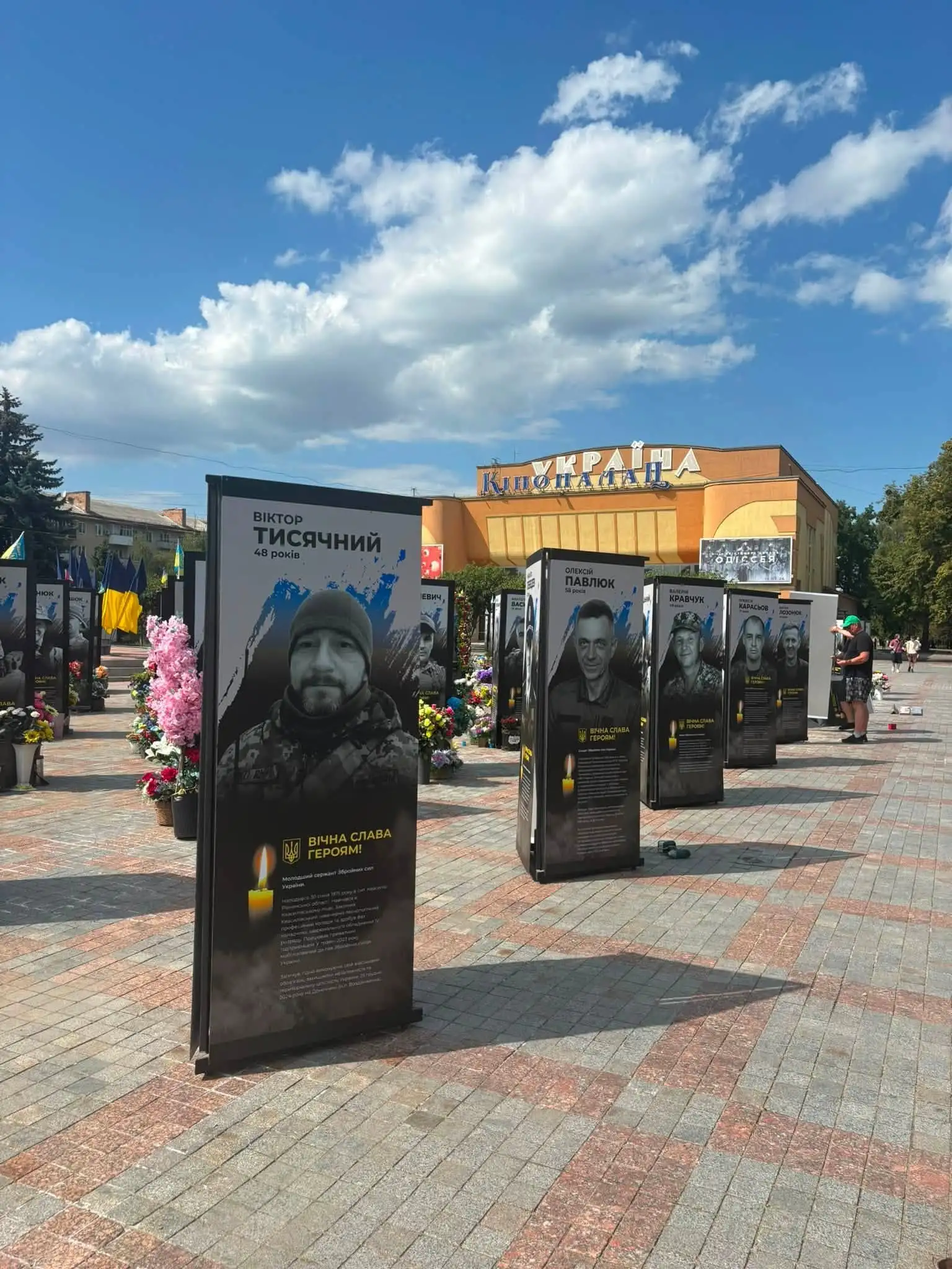 Пам’ять про Героїв: на майдані Незалежності додали нові меморіали